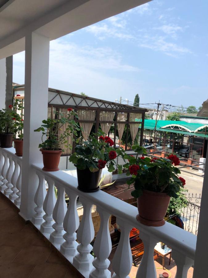 Nina Mini Hotel Gagra Buitenkant foto