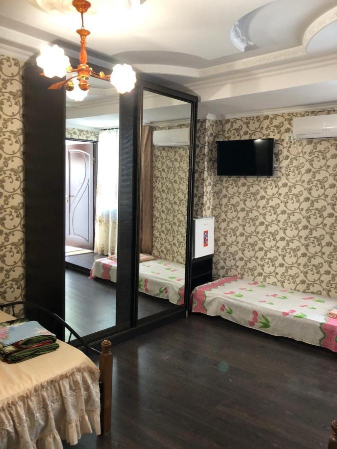 Nina Mini Hotel Gagra Buitenkant foto