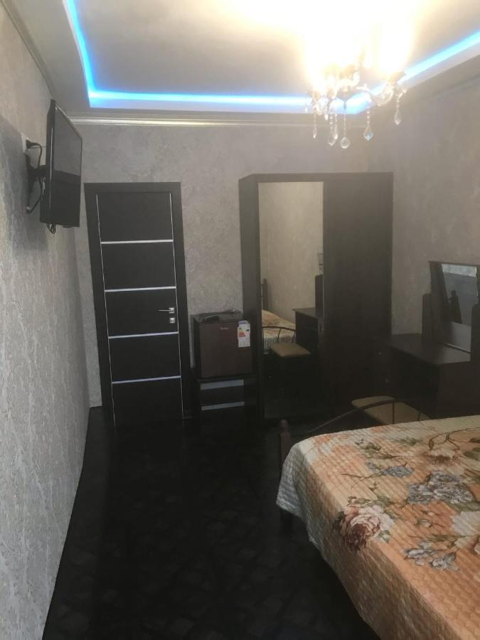Nina Mini Hotel Gagra Buitenkant foto