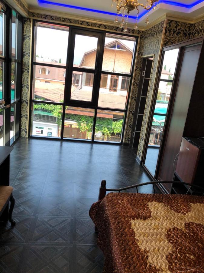 Nina Mini Hotel Gagra Buitenkant foto