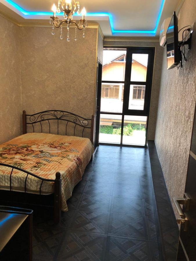 Nina Mini Hotel Gagra Buitenkant foto