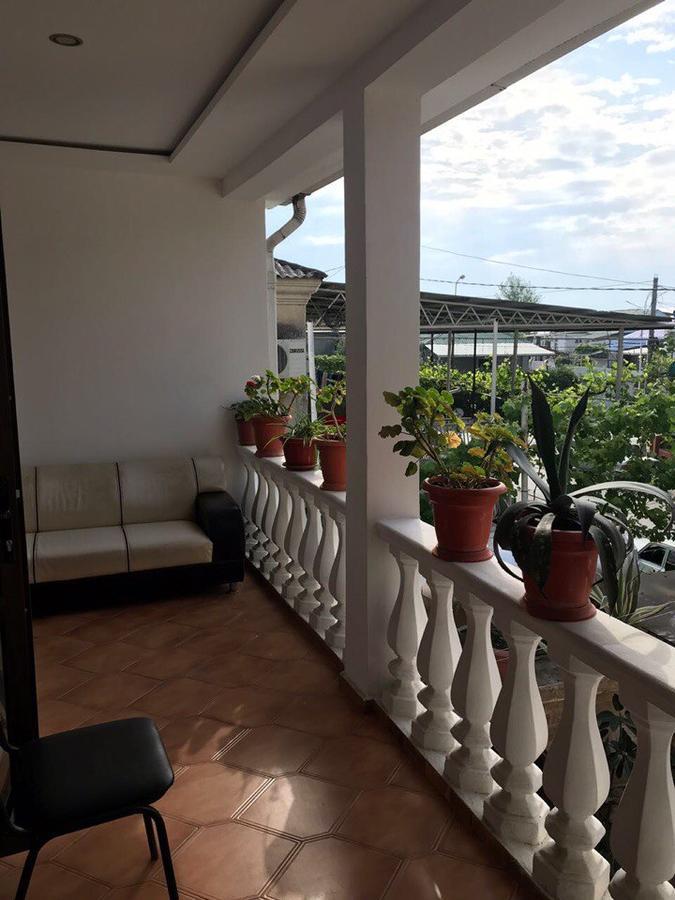 Nina Mini Hotel Gagra Buitenkant foto