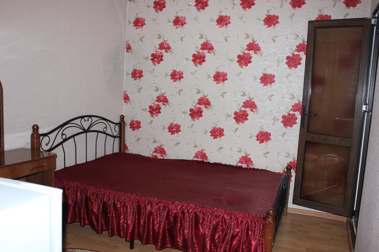 Nina Mini Hotel Gagra Buitenkant foto