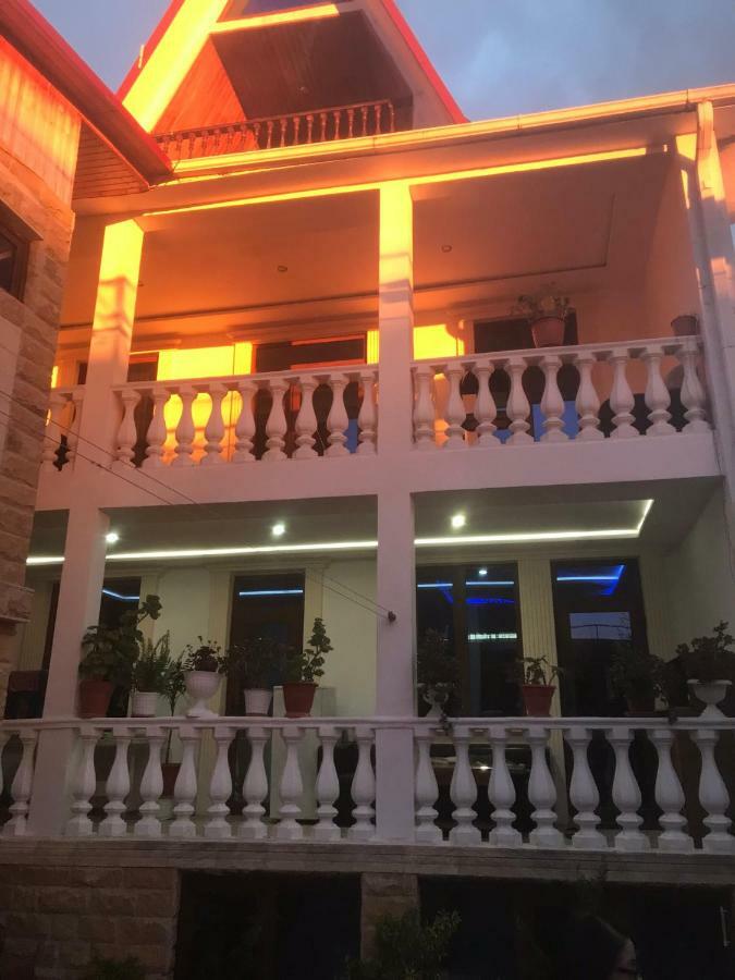 Nina Mini Hotel Gagra Buitenkant foto